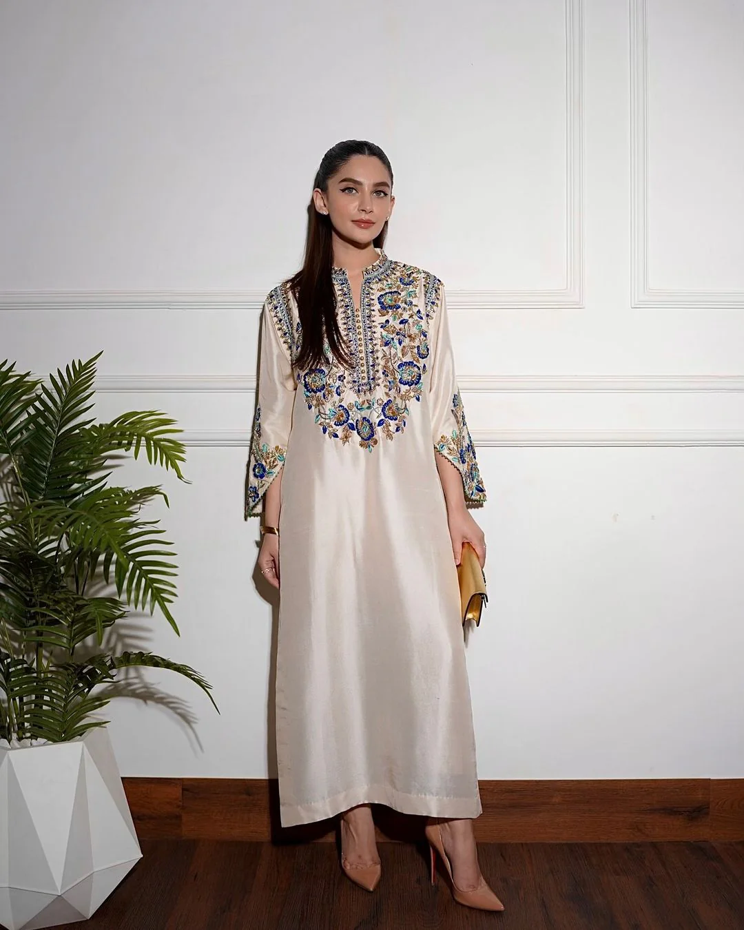 Alizey Saad Ivory & Royal Blue Silk embroidered dupatta view 1